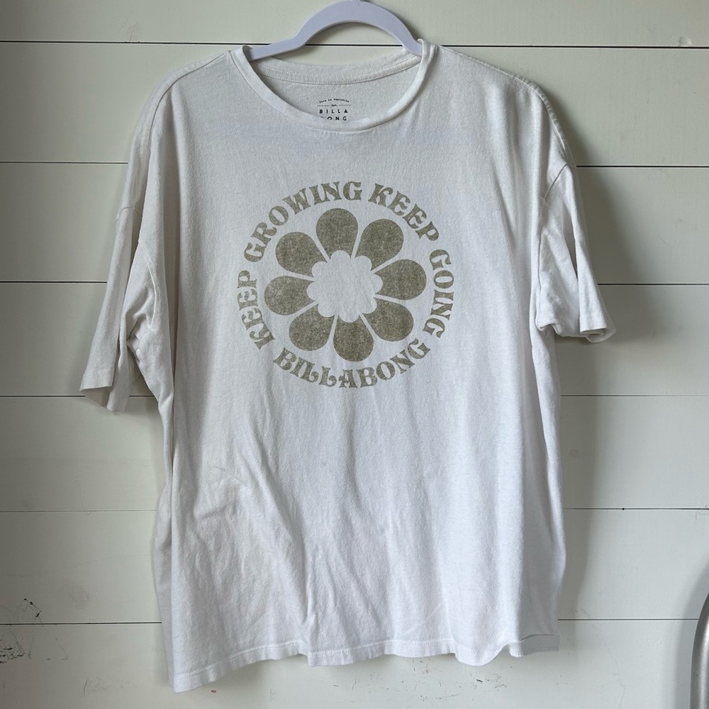 billa bong t shirt (Size M)